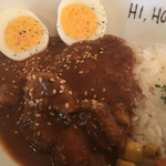 ハイ，ハウ アー ユー - 濃厚辛口チキンカレー、ゆで卵トッピング