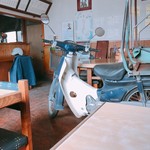 梅屋 - open当時はカブ店内( ಠωಠ)→出前行く(*´∀｀*)