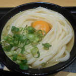 日本橋 讃岐うどん ほし野 - かけうどん　月見（生卵入り）530円