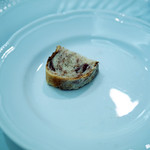 ペレグリーノ - メニューに書かれていない小さなお摘み、生ハムの細かく刻んだものを加えた、エミリア＝ロマーニャ州特有のパン〝クレッシェンド〟