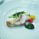 ペレグリーノ - 徳島の南の方、由岐というところの水が綺麗な白甘鯛の松笠揚げ、イタリア野菜のほろ苦いプンタレッラという生野菜のサラダ、手前にパセリが主体のサルサヴェルデを添えて