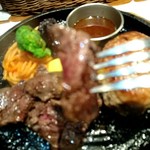 ステーキ＆ハンバーグ ひげ - ハンキングテンダーのアップ