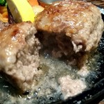 ステーキ＆ハンバーグ ひげ 札幌南5条本店 - 荒挽きハンバーグのアップ