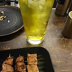 立呑屋 - おかわりの緑茶ハイと  タン カシラ？ レバー だったっけ？