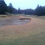 東筑波カントリークラブ　レストラン - 中コースNo9　左ドッグレッグ　曲がった先はバンカーだらけ