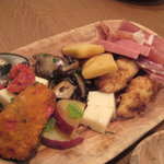 トラットリア イル ピスタッキオ - 前菜【農民風の前菜、生ハム・サラミなど】