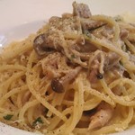 ピッツェリア ファッブリカ 1090 - 鶏とキノコのパスタ