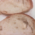 フォルクス - フランスパンには穴が多くて成形がヘタ