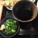 自家製さぬきうどんと肉 甚三 - 釜上げのつゆと薬味