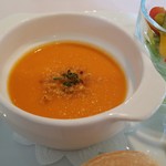 ラ・メゾン・ド ローゼス - ニンジンとパプリカのスープです。