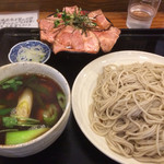 白鳥ジュジュ附けとroast pork丼