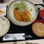 魚肴酒場 よし乃 - カキフライ定食880円