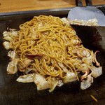 Okonomiyaki Yakisoba Fuugetsu - ミックス大盛り焼きそばです(2016年9月)。