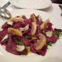 Ristorante IL FIGO INGORDO - イチジクとゴルゴンゾーラをのせた和牛のカルパッチョ
