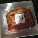 ブレッド＆バターファクトリー - 2016年10月：キャラメルアップルパウンドケーキ(\190)…世田谷パン祭りで購入しました