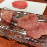 よろにく - タンの食べ比べ