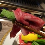 焼肉・冷麺 二郎 - A5赤身炙りカルパッチョ