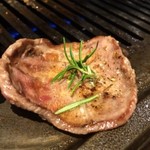 焼肉・冷麺 二郎 - 熟成塩タン