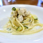 イタリア料理店 TAMANEGI - 太リングイネ　博多地鶏のレモンクリームソース