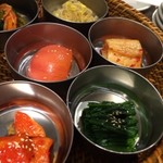 焼肉・冷麺 二郎 - 本日のキムチ＆ナムル盛り