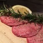 焼肉・冷麺 二郎 - 熟成塩タン