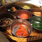 焼肉・冷麺 二郎 - 本日のキムチ＆ナムル盛り