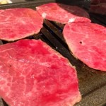 焼肉・冷麺 二郎 - 赤身肉 トウガラシ