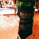 Comptoir - 『Ardbeg　Dark cove』様、ミストで頂いてみると～アイラ特有のピート香が強烈に前に来ますがなんともスパイシーなワインカスクのような味わい！