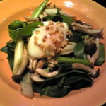 日本料理 金澤の味 笑宿 - ホウレン草と木の子のHOTサラダ