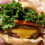 KUA`AINA - チーズバーガー1/2LB約10$