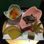 中川楼 - お通し　なまこ・白身魚のマリネ・さつまいも煮・凍み豆腐