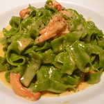 鳥取県産紅ズワイガニとほうれん草のアメリケーヌソース　自家製パスタ”フェットチーネ