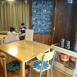 cafe0371 - 毛糸手編み  お花柄座布団       0371さんが 色決めて編んでいただいたそうです         お座敷では子連れママたち