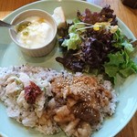 cafe0371 - イッタラ    ティーマの お皿で〜〜す

●肉ねぎごはんセット
(月曜日・祝日明け=パスタに変更)・・・¥1,100