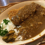 とんつく - カレーは見た目より少ないです