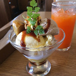 Kokosu - お芋と栗とかぼちゃのミニパルフェ。
                        税抜450円。
                        うまし。