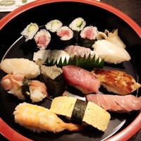 寿司英 - 寿司定食１人半の寿司桶