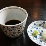 純手打ち十割そば 蕎澤 - 蕎麦つゆと薬味。