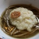 純手打ち十割そば 蕎澤 - 発芽田舎そばの切干大根すり流し、梅肉添え。