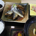 丸万屋 - 日替わり定食＠864
