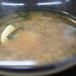 丸万屋 - 大きな器に入ったみそ汁