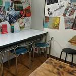 中野やきそば処 小出屋 - 内観