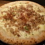 信州ホエー豚とごぼうのラグーのピッツァ