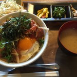 ぢょいふる - まぐろユッケ丼定食（￥800）