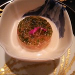 オマール海老のタルタル仕立てとそのジュレ　横浜産・カリフラワーのブランマンジェ　コリアンダーの風味とのコントラスト