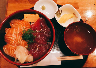 Izakaya Kokoro - まぐろ サーモン漬丼  700円