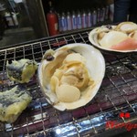 磯丸水産 - ほっき貝の殻焼き