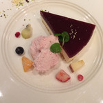 創作イタリアン Gemelli - 赤ワインゼリーがのったレアチーズケーキ