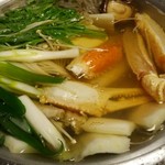 昭恋館 よ志のや - 黄金のダシにカニ様が泳いでいらっしゃいます。