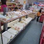 ル・シャン・ベール - 市販の定価より２割安いパンやお得な詰め合わせがあるみたいで家族連れの皆様が多数おみえになってましたよ。